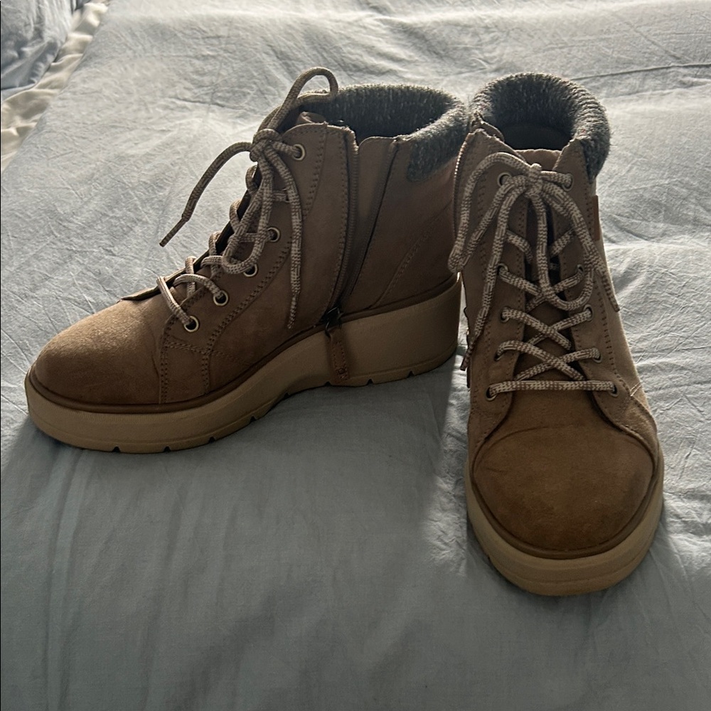 Women's Tan Suede Lace-Up Ankle Boots with Faux Fur Collar